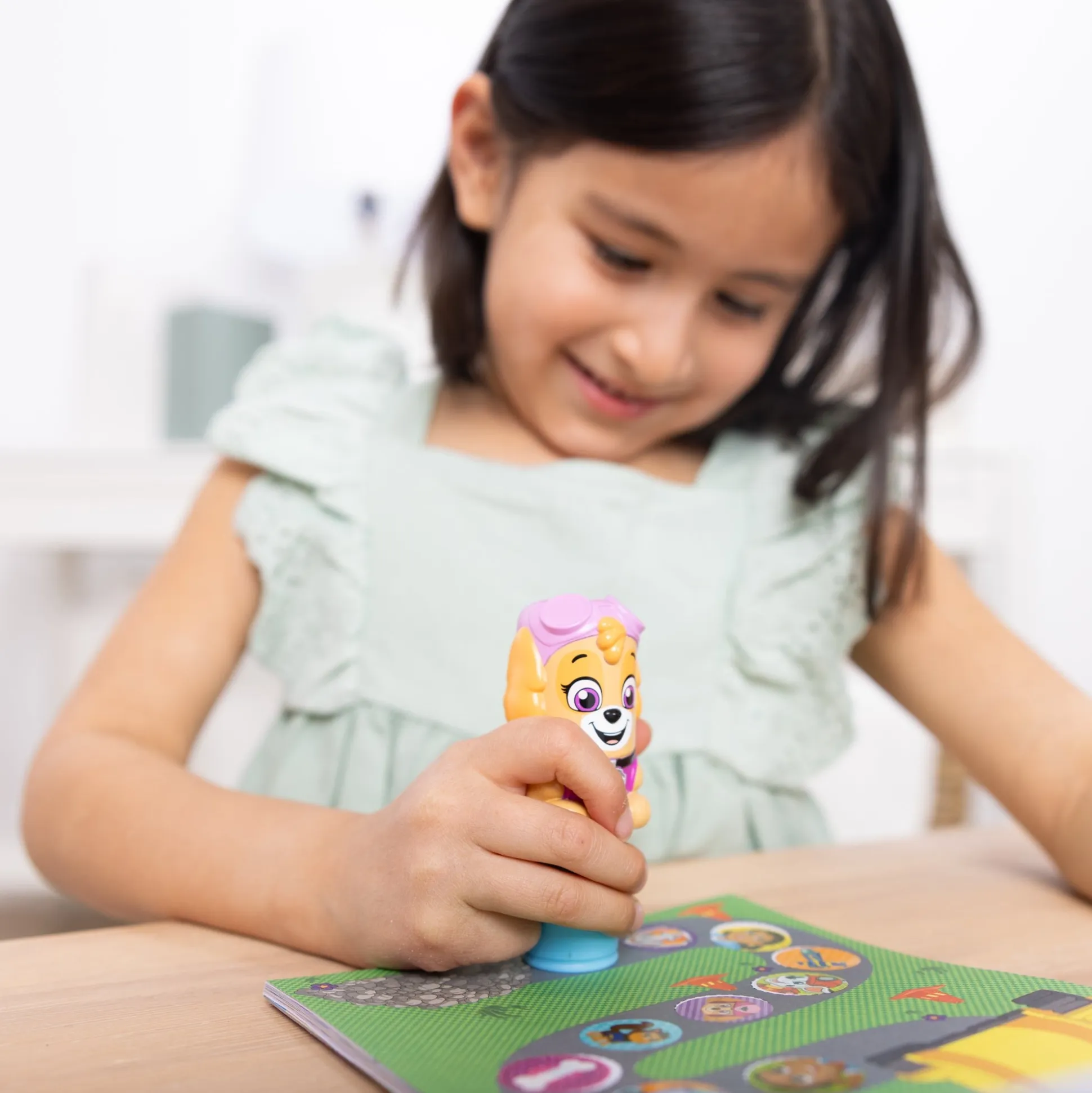 Sticker WOW!™ Activity Pad & Sticker Stamper - PAW Patrol Skye
